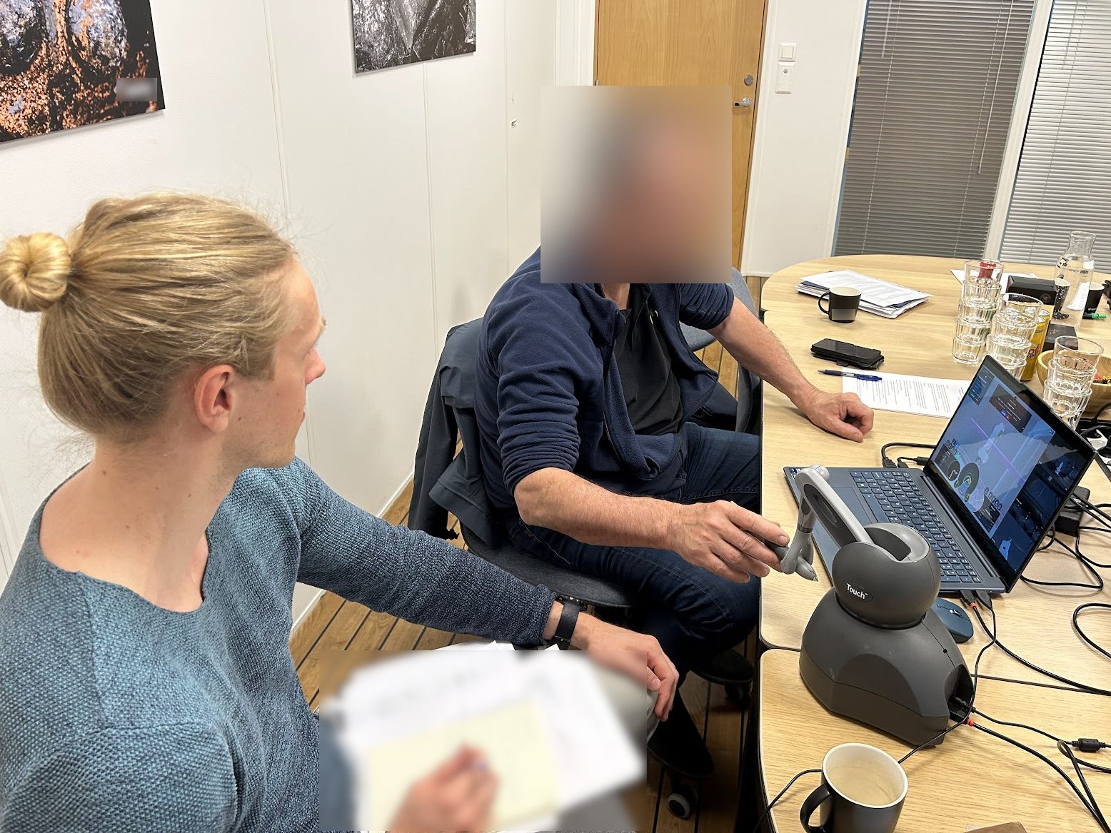 A test session in progress, with the haptic input device on the operator side.